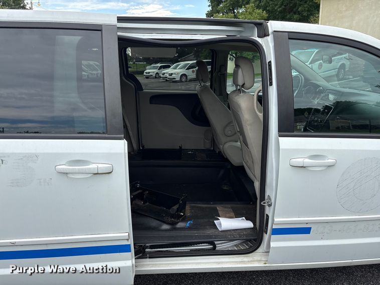 image for item EF1322 2016 Dodge Grand Caravan handicap accessible van