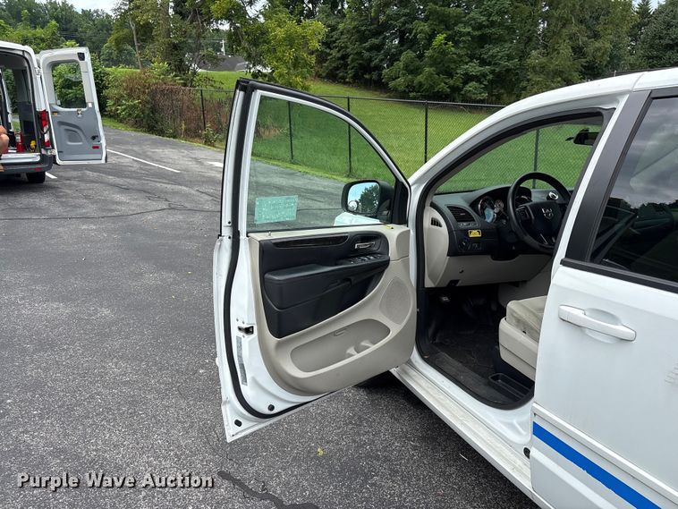 image for item EF1323 2017 Dodge Grand Caravan handicap accessible van