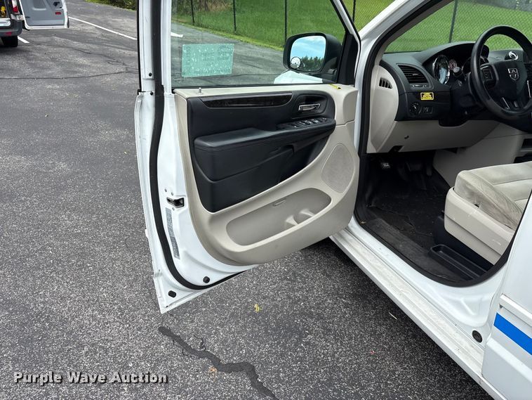 image for item EF1323 2017 Dodge Grand Caravan handicap accessible van
