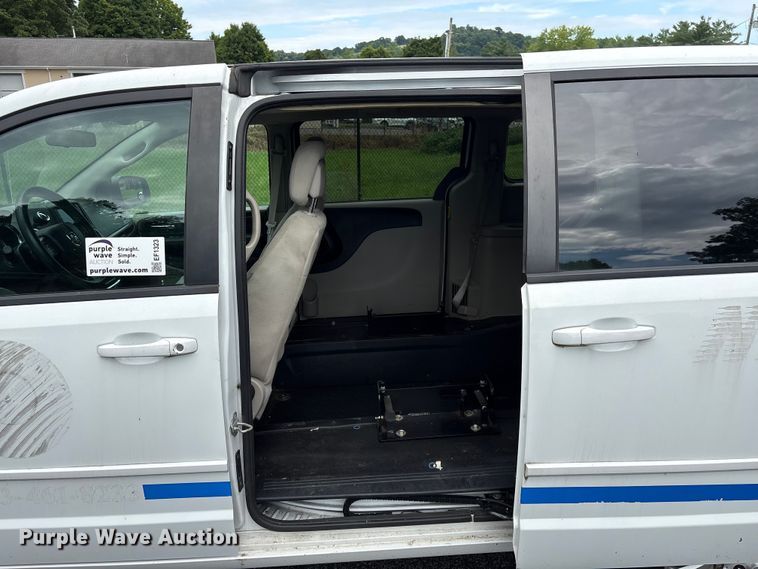 image for item EF1323 2017 Dodge Grand Caravan handicap accessible van