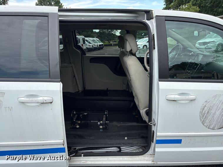 image for item EF1323 2017 Dodge Grand Caravan handicap accessible van