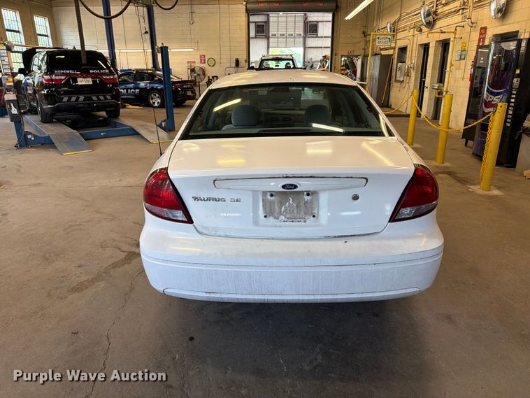image for item EF1331 2005 Ford Taurus 
