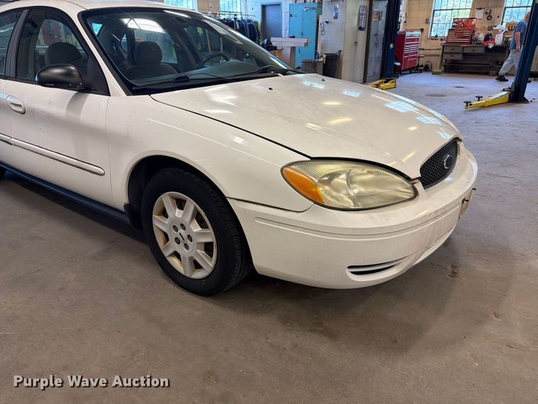 image for item EF1331 2005 Ford Taurus 