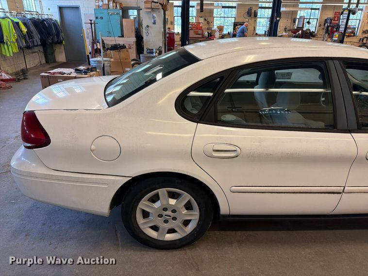 image for item EF1331 2005 Ford Taurus 
