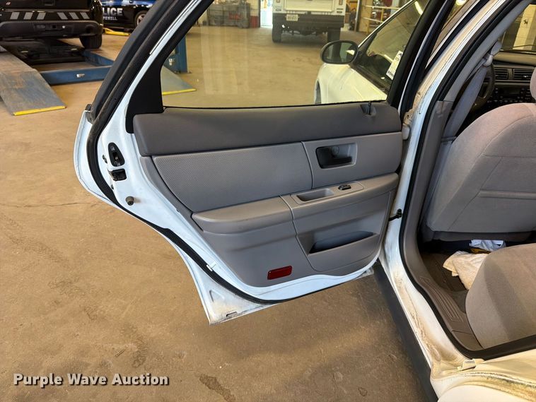 image for item EF1331 2005 Ford Taurus 