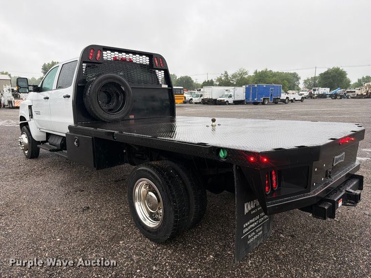 image for item EG9226 2022 Chevrolet C5500 Crew Cab flatbed truck
