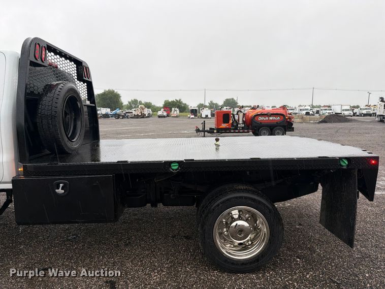 image for item EG9226 2022 Chevrolet C5500 Crew Cab flatbed truck