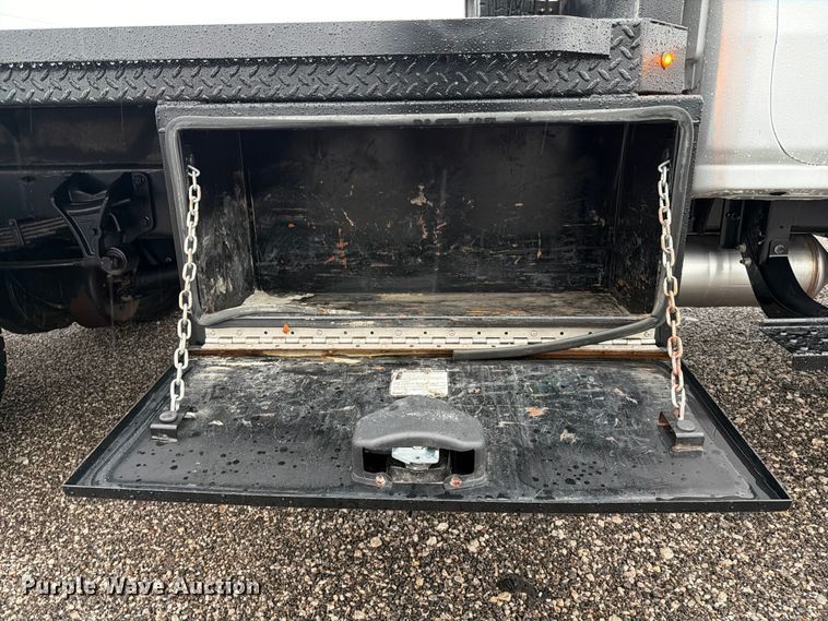image for item EG9226 2022 Chevrolet C5500 Crew Cab flatbed truck
