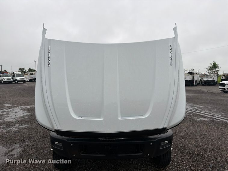 image for item EG9226 2022 Chevrolet C5500 Crew Cab flatbed truck