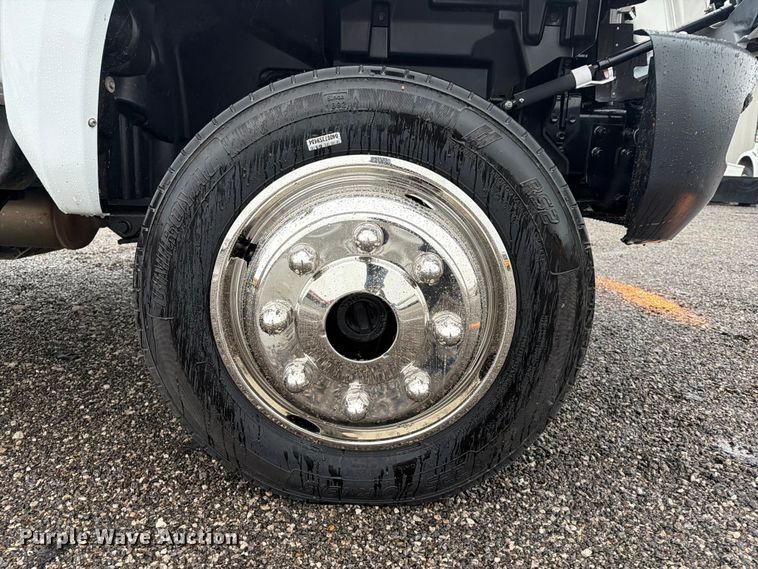 image for item EG9226 2022 Chevrolet C5500 Crew Cab flatbed truck