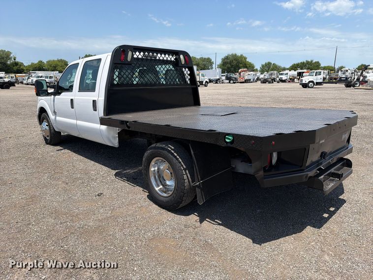 image for item EG9299 2015 Ford F350 Super Duty Crew Cab flatbed pickup truck