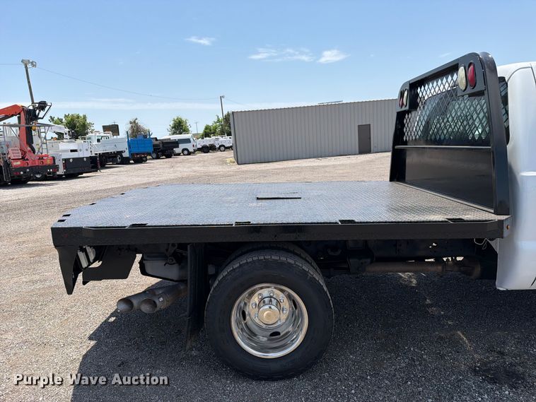 image for item EG9299 2015 Ford F350 Super Duty Crew Cab flatbed pickup truck