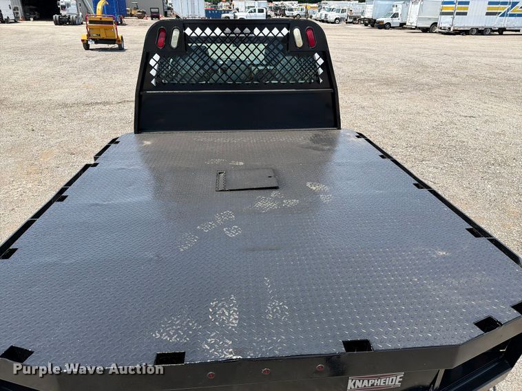 image for item EG9299 2015 Ford F350 Super Duty Crew Cab flatbed pickup truck