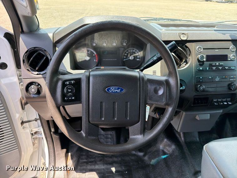 image for item EG9299 2015 Ford F350 Super Duty Crew Cab flatbed pickup truck