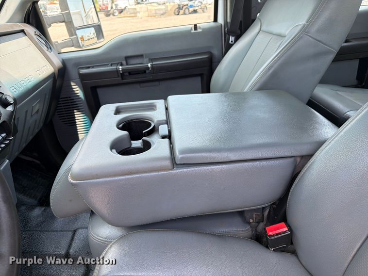 image for item EG9299 2015 Ford F350 Super Duty Crew Cab flatbed pickup truck