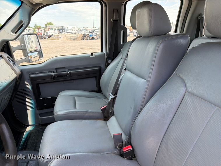 image for item EG9299 2015 Ford F350 Super Duty Crew Cab flatbed pickup truck