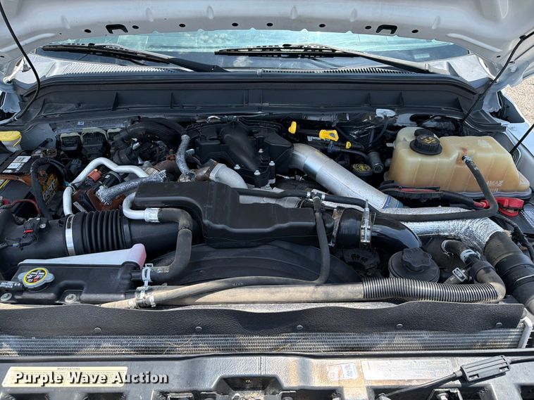 image for item EG9299 2015 Ford F350 Super Duty Crew Cab flatbed pickup truck