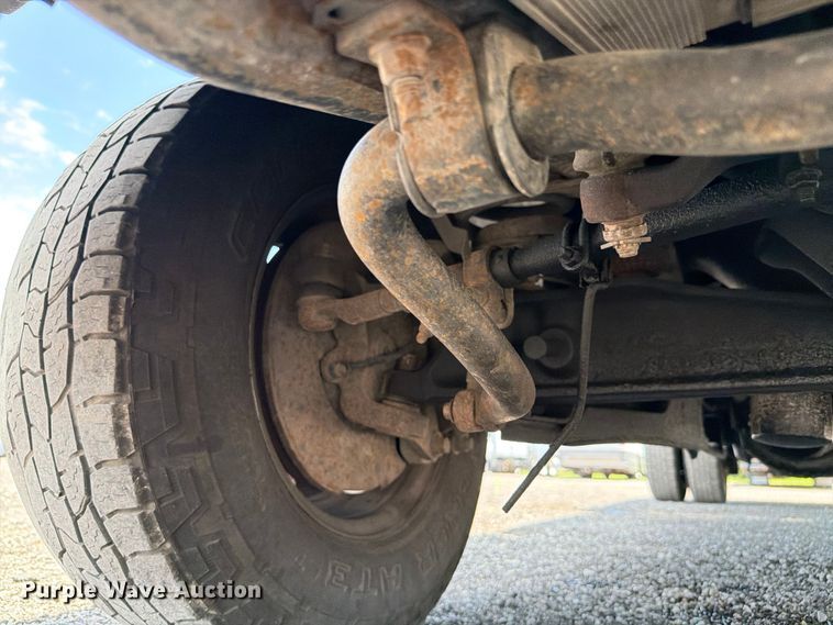 image for item EG9299 2015 Ford F350 Super Duty Crew Cab flatbed pickup truck