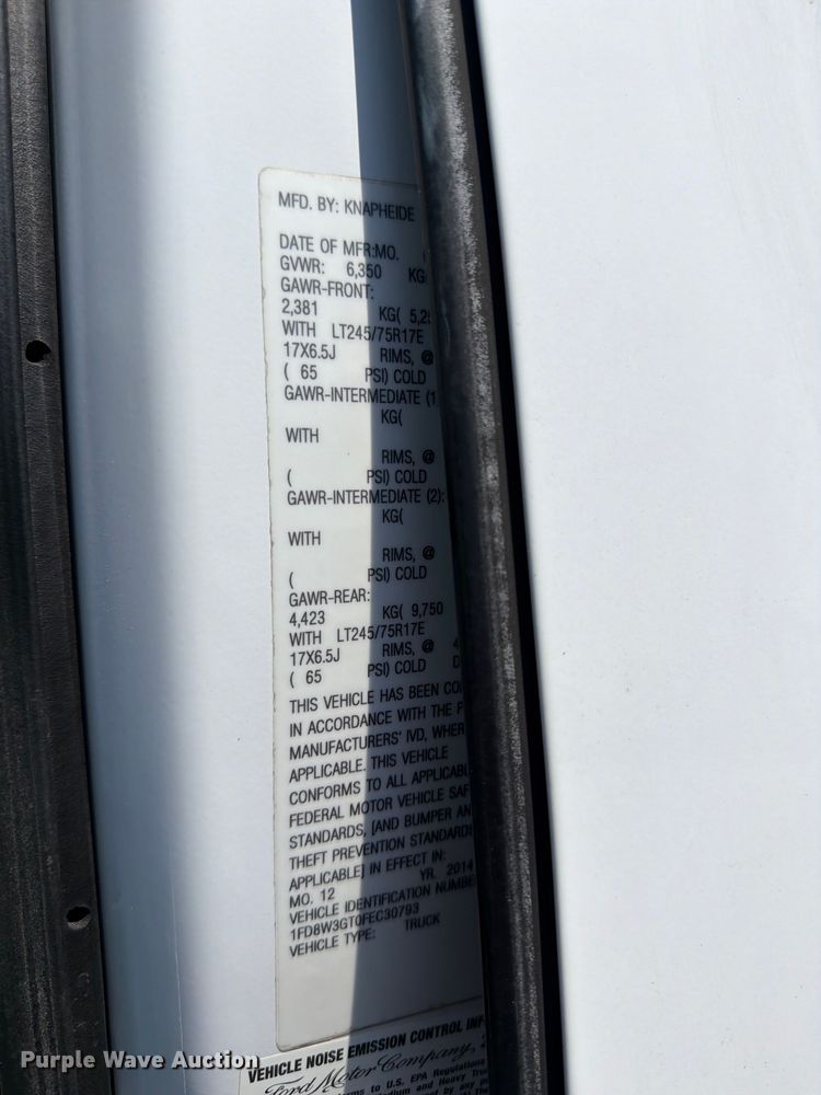 image for item EG9299 2015 Ford F350 Super Duty Crew Cab flatbed pickup truck