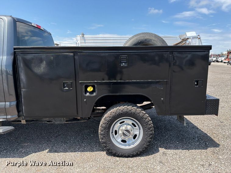 image for item EG9309 2017 Ford F250 Super Duty Ext. Cab utility bed pickup truck