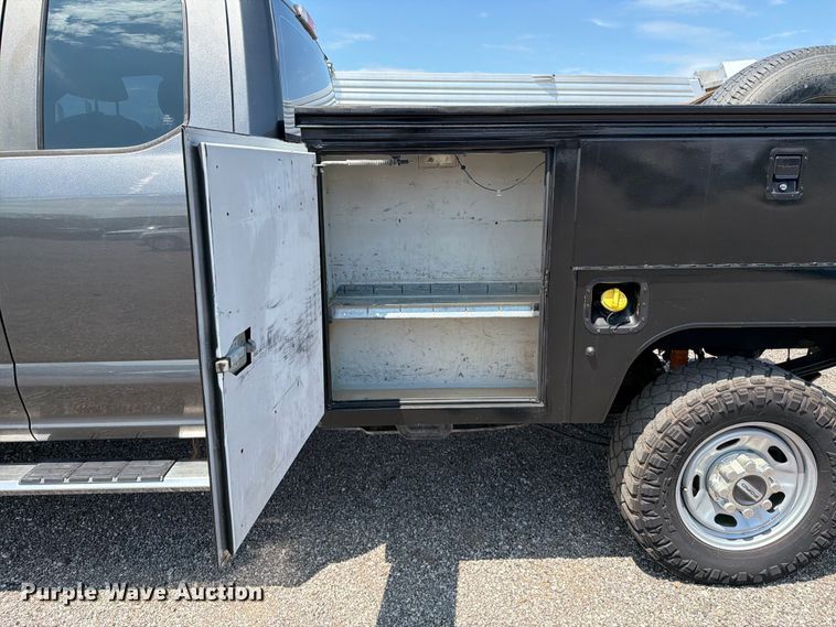 image for item EG9309 2017 Ford F250 Super Duty Ext. Cab utility bed pickup truck