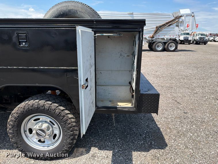 image for item EG9309 2017 Ford F250 Super Duty Ext. Cab utility bed pickup truck