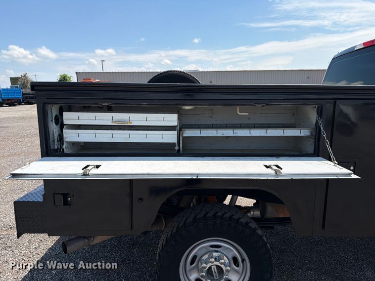 image for item EG9309 2017 Ford F250 Super Duty Ext. Cab utility bed pickup truck