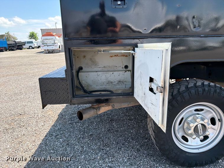 image for item EG9309 2017 Ford F250 Super Duty Ext. Cab utility bed pickup truck