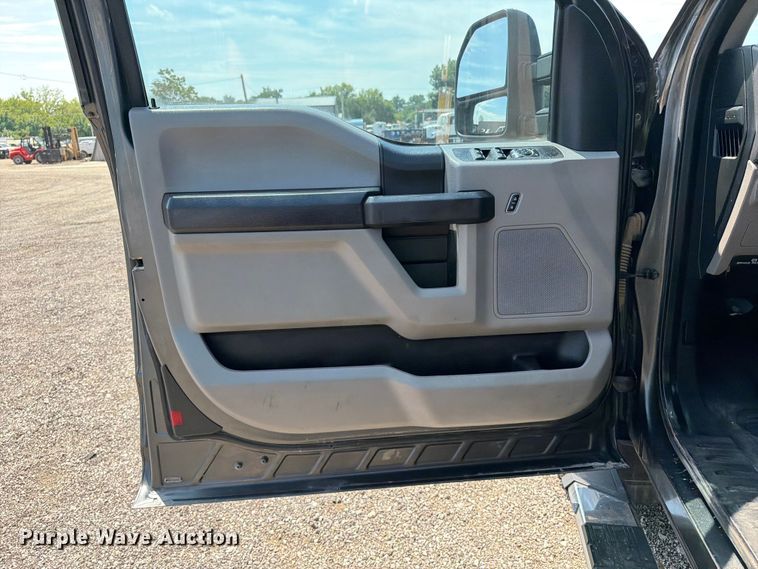 image for item EG9309 2017 Ford F250 Super Duty Ext. Cab utility bed pickup truck