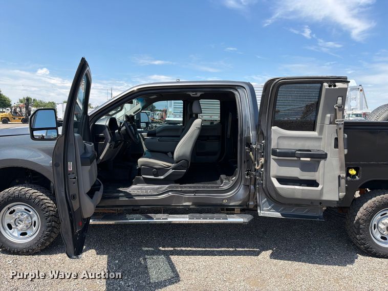 image for item EG9309 2017 Ford F250 Super Duty Ext. Cab utility bed pickup truck