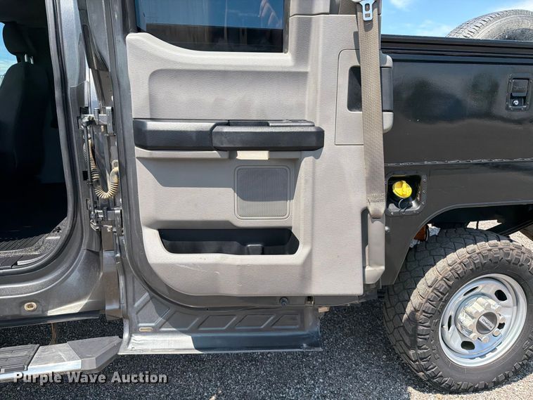 image for item EG9309 2017 Ford F250 Super Duty Ext. Cab utility bed pickup truck