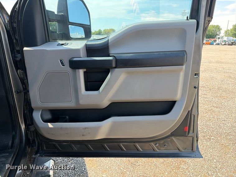 image for item EG9309 2017 Ford F250 Super Duty Ext. Cab utility bed pickup truck