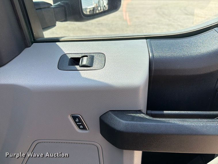 image for item EG9309 2017 Ford F250 Super Duty Ext. Cab utility bed pickup truck