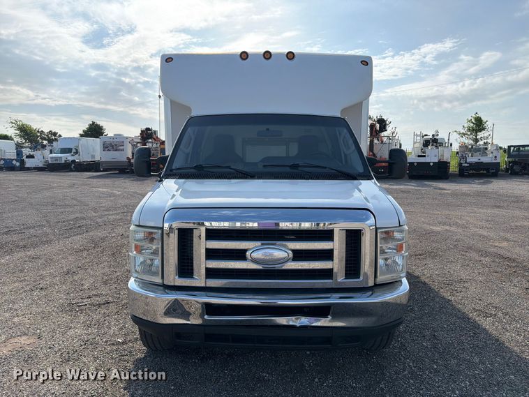 image for item EG9313 2014 Ford E450 Super Duty box truck