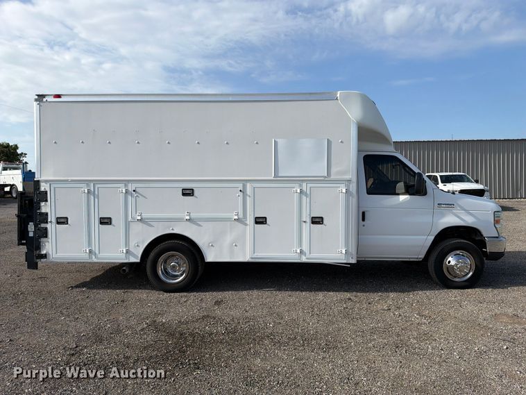 image for item EG9313 2014 Ford E450 Super Duty box truck