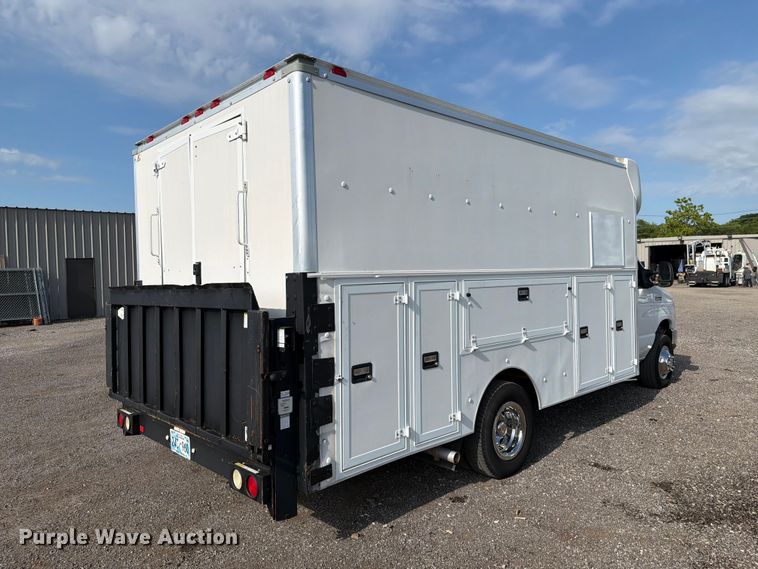 image for item EG9313 2014 Ford E450 Super Duty box truck