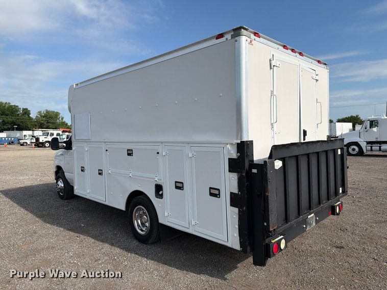 image for item EG9313 2014 Ford E450 Super Duty box truck