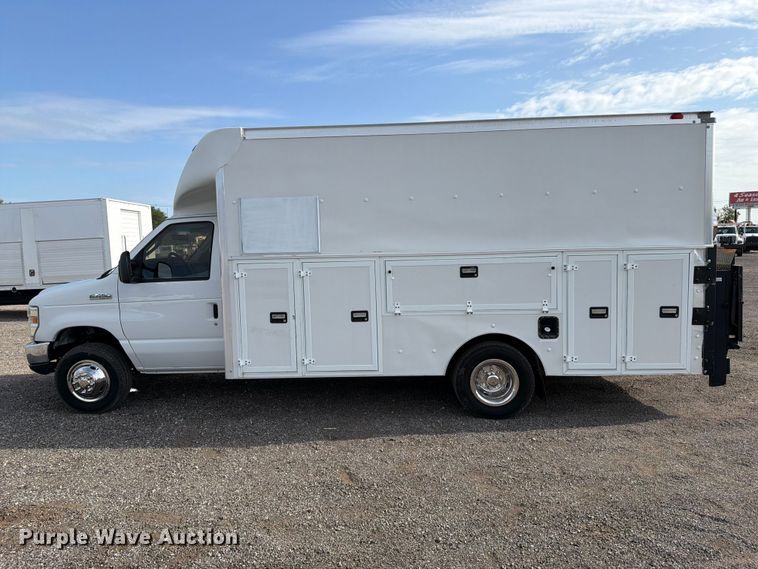 image for item EG9313 2014 Ford E450 Super Duty box truck