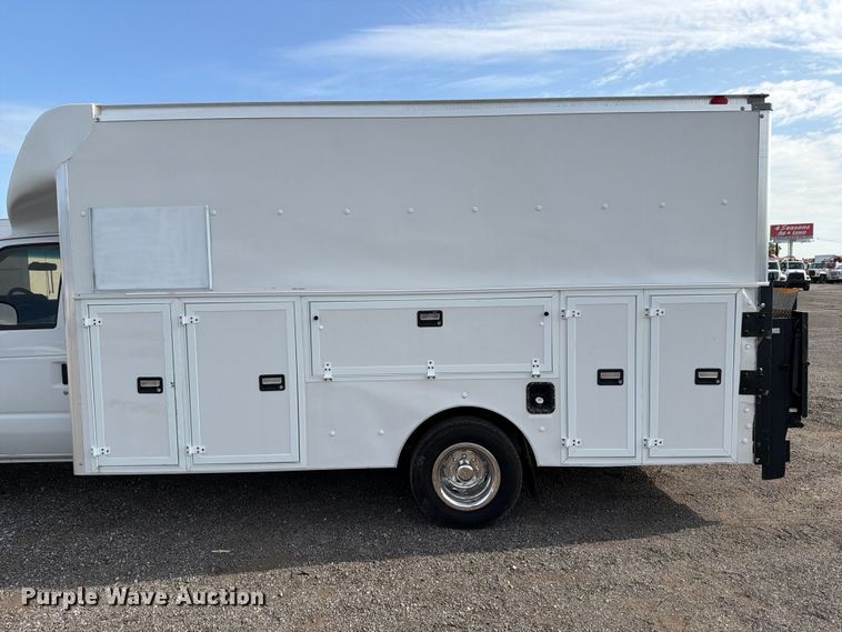 image for item EG9313 2014 Ford E450 Super Duty box truck
