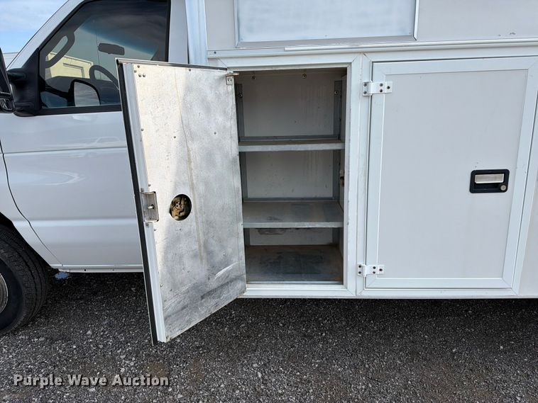 image for item EG9313 2014 Ford E450 Super Duty box truck