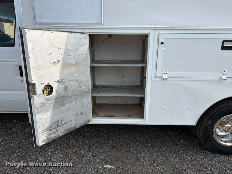 image for item EG9313 2014 Ford E450 Super Duty box truck