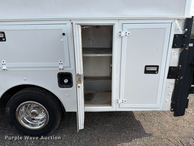 image for item EG9313 2014 Ford E450 Super Duty box truck