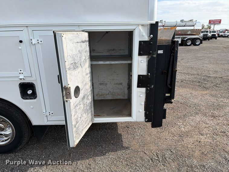 image for item EG9313 2014 Ford E450 Super Duty box truck