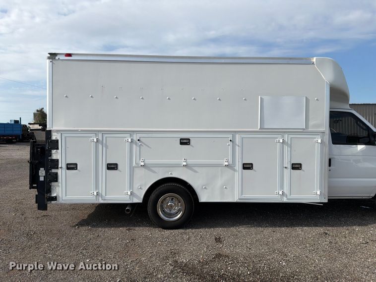 image for item EG9313 2014 Ford E450 Super Duty box truck
