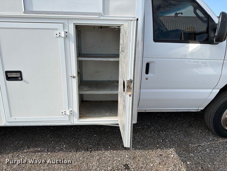 image for item EG9313 2014 Ford E450 Super Duty box truck