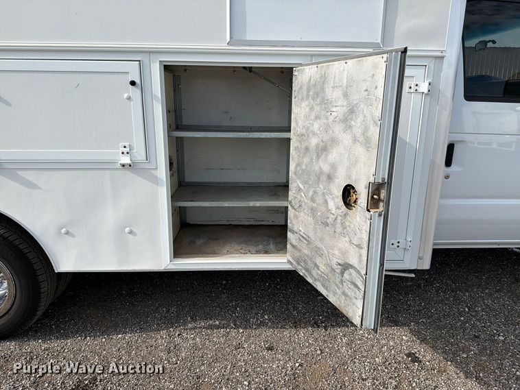 image for item EG9313 2014 Ford E450 Super Duty box truck