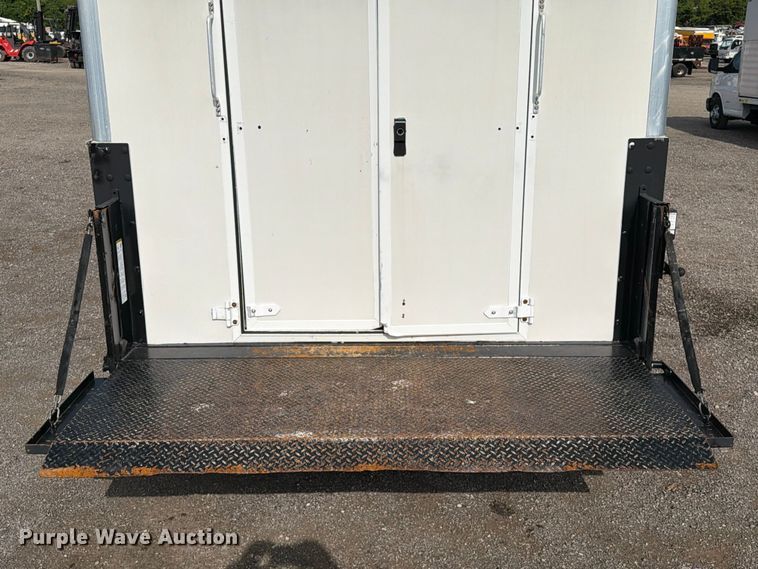 image for item EG9313 2014 Ford E450 Super Duty box truck