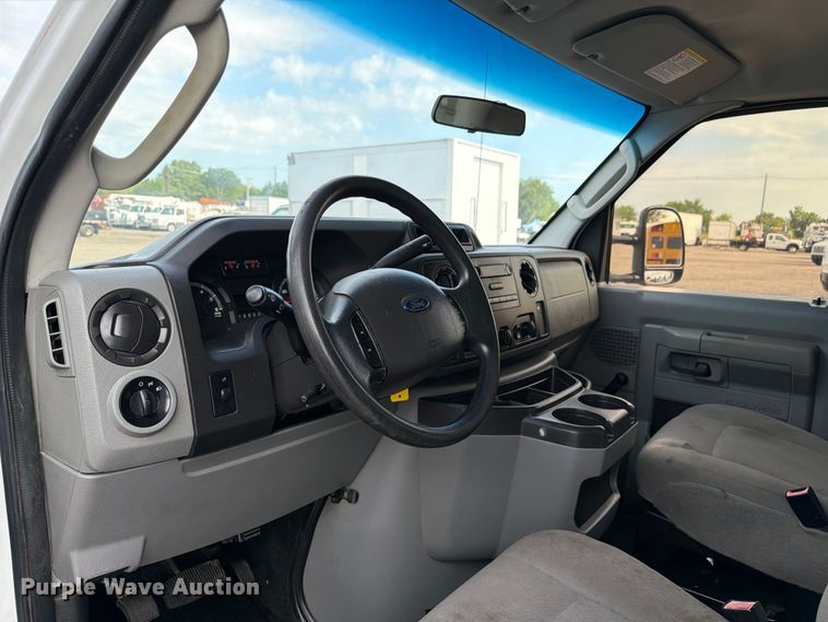 image for item EG9313 2014 Ford E450 Super Duty box truck