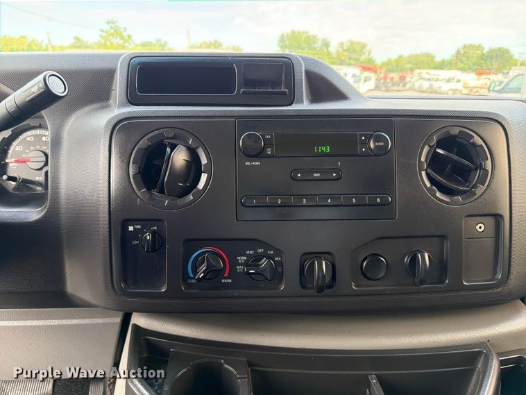 image for item EG9313 2014 Ford E450 Super Duty box truck