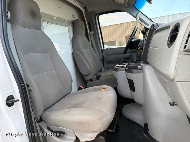 image for item EG9313 2014 Ford E450 Super Duty box truck